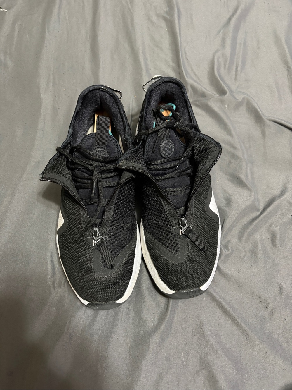 Nike pg 4 black and white